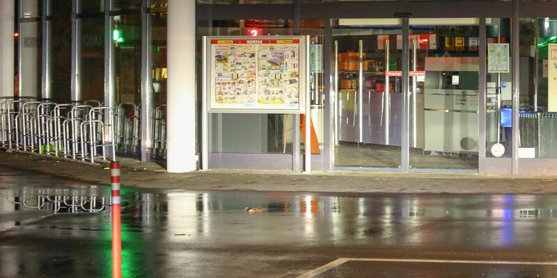 Ein Mann hat eine Vierjährige in einem Supermarkt mit einem Messer angegriffen. - Foto: David Pichler/dpa