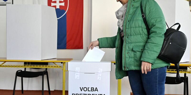 In der Stichwahl trifft Ex-Außenminister Ivan Korcok auf den sozialdemokratischen Parlamentspräsidenten Peter Pellegrini. - Foto: Roman Hanc/TASR/dpa