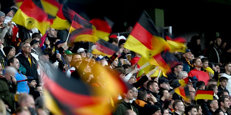 In Deutschland ist die Hoffnung größer geworden, dass die DFB-Elf Europameister wird. - Foto: Arne Dedert/dpa