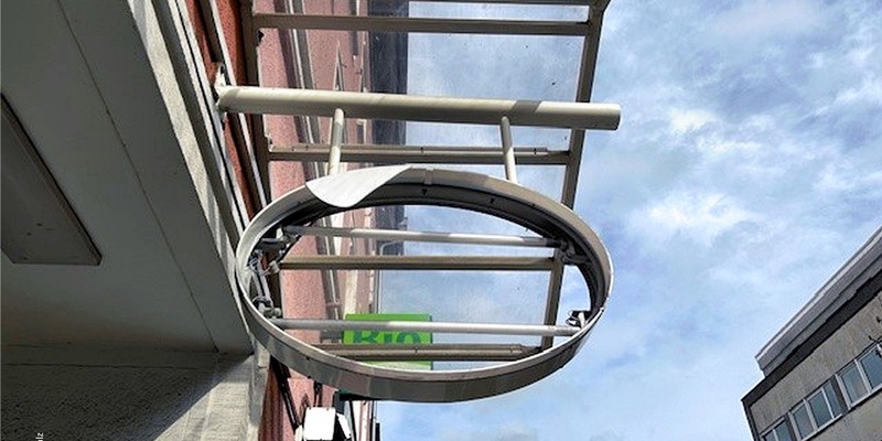 POL-PPWP: Leuchtreklame zerstört - Foto: presseportal.de