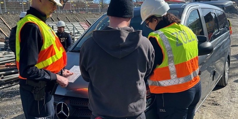 HZA-A: Augsburger Zoll überprüft das Baugewerbe/Bundesweite Schwerpunktprüfung - Foto: presseportal.de
