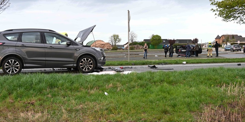 FW Pulheim: Auffahrunfall in Sinnersdorf - Zwei Verletzte - Foto: presseportal.de