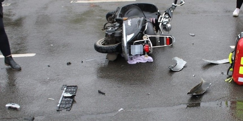 POL-RBK: Rösrath - Kleinkraftrad von Pkw erfasst - Eine verletzte Person - Foto: presseportal.de