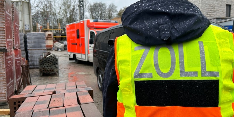 HZA-MS: Zoll trifft sieben illegal Beschäftigte bei der Prüfung von zwei Baustellen im Münsterland an / Zöllner übernehmen Erstversorgung eines verletzten Arbeiters - Foto: presseportal.de