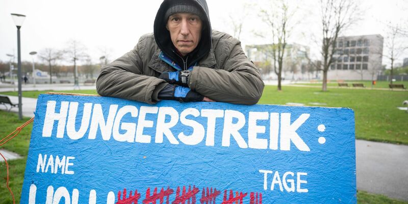 Aktivist Wolfgang Metzeler-Kick befindet sich seit dem 7. März im Hungerstreik. - Foto: Sebastian Gollnow/dpa
