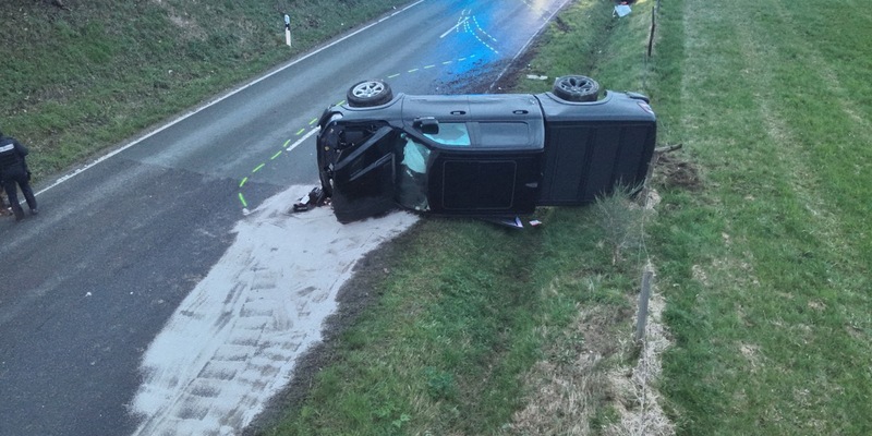 FW Wipperfürth: TH3 | Verkehrsunfall, Person eingeklemmt - Foto: presseportal.de