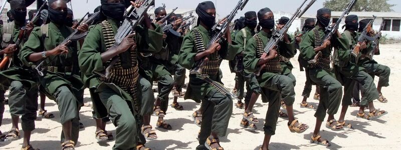 Kämpfer der islamistischen Terrormiliz Al-Shabaab in Somalia. (Archivbild) - Foto: Farah Abdi Warsameh/AP/dpa