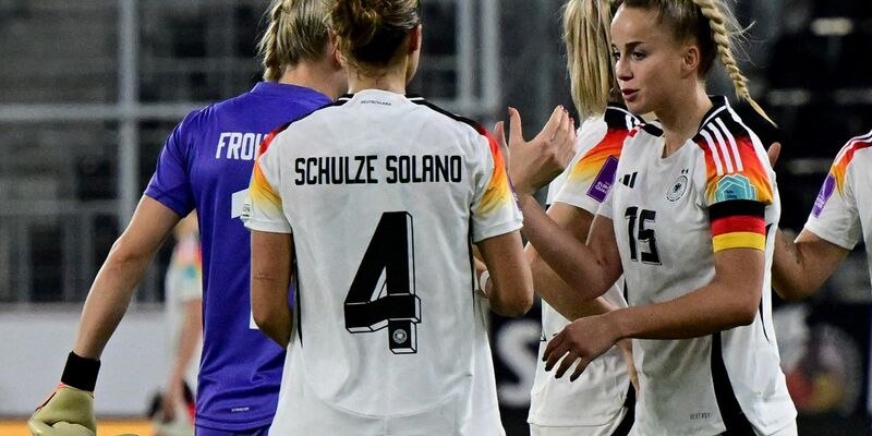 Bibiane Schulze Solano mit der neugestalteten Rückennummer 4. - Foto: Expa/Reinhard Eisenbauer/APA/dpa