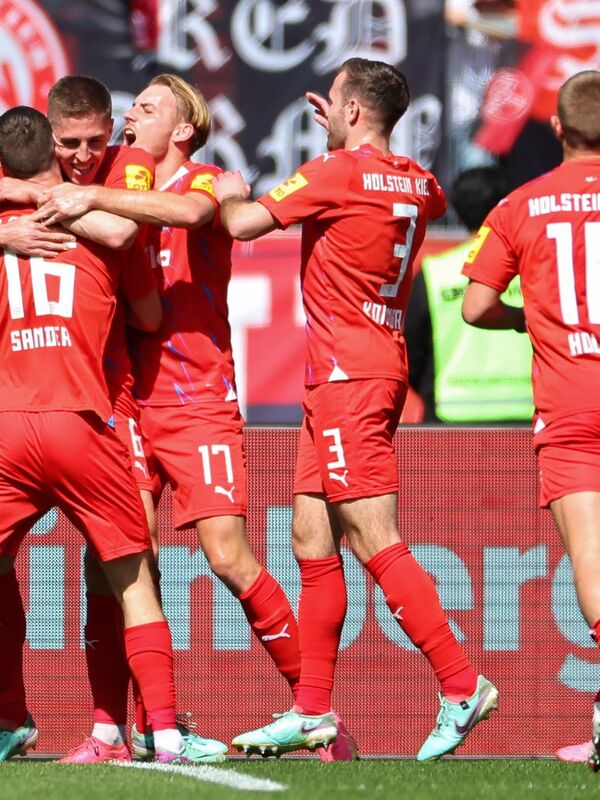 4 Jungs Auf Dem Weg In Die Bundesliga Teil 5 Holstein Kiel ist auf dem Weg in die Bundesliga nicht aufzuhalten.