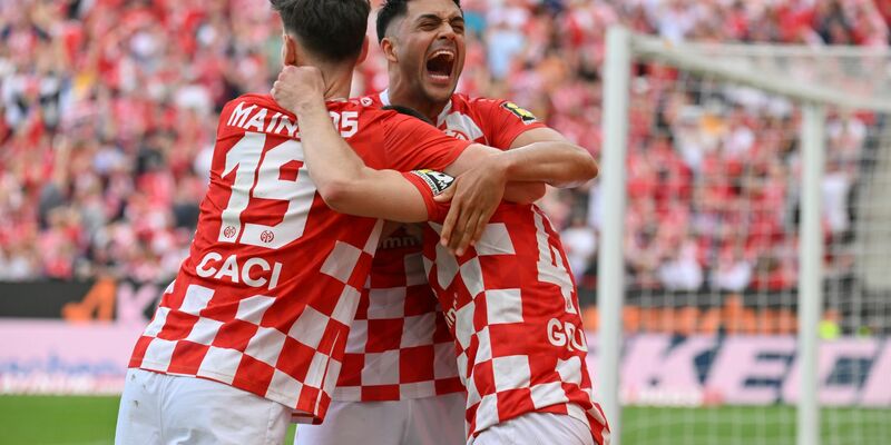Mainz feiert im Kampf um den Abstieg einen wichtigen Heimsieg gegen Darmstadt. - Foto: Torsten Silz/dpa