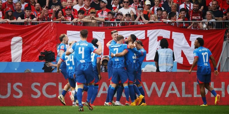 RB Leipzig gewann nach einem überzeugenden Auftritt deutlich beim SC Freiburg. - Foto: Philipp von Ditfurth/dpa