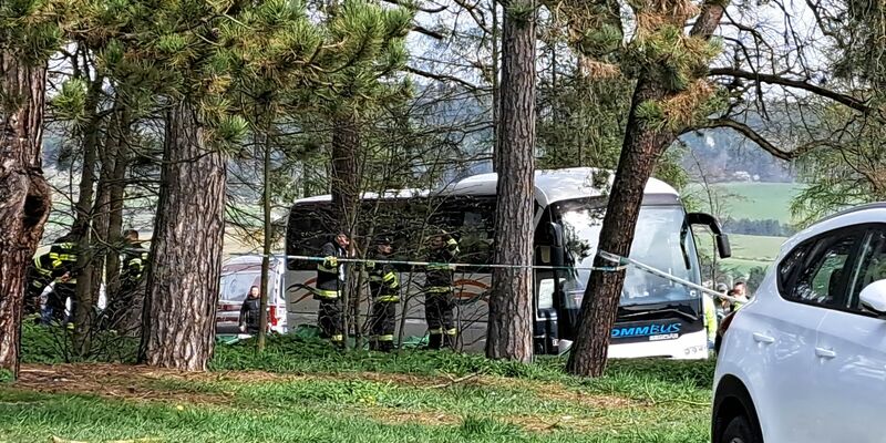 Nach Angaben des slowakischen Innenministeriums ereignete sich der Unfall bei einem Kirchentreffen junger Gläubiger, bei dem der Bus zehn Personen erfasste. - Foto: Adriana Hudecova/easyfoto/TASR/dpa