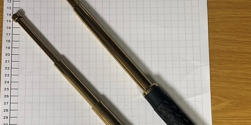 BPOL NRW: Bundespolizei stellt Teleskopschlagstöcke bei 17- und 20-Jährigem sicher - Foto: presseportal.de