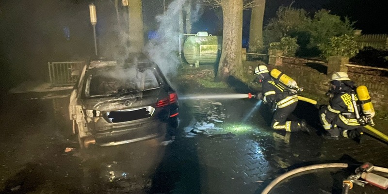 FW-Schermbeck: PKW Brand an der Overbecker Straße - Foto: presseportal.de