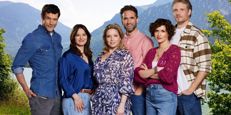 Michael Raphael Klein Diane Willems Caroline Frier Oliver Franck Sophie Melbinger Alexander Koll Die Landarztpraxis - Foto: SAT.1/Marc Rehbeck, presseportal.de