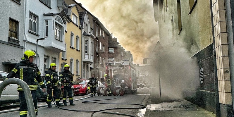 FW-NE: Kellerbrand in einer Schule | Umfangreiche Entrauchungsmaßnahmen - Foto: presseportal.de