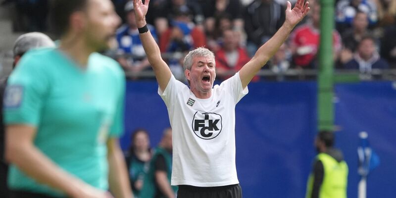 Kaiserslauterns Trainer Friedhelm Funkel will den Abstieg in die 3. Liga vermeiden. - Foto: Marcus Brandt/dpa