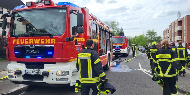 FW Sankt Augustin: Ehrenamtliche Feuerwehrleute löschen Zimmerbrand - Foto: presseportal.de