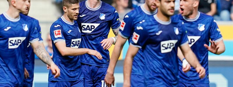 Ein Geburtstag zum Vergessen war es für Augsburgs Coach Sandro Wagner. - Foto: Uwe Anspach/dpa