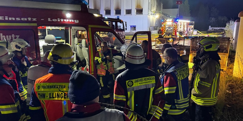 FW LK Neunkirchen: Großeinsatz auf ehemaligem Gießereigelände in Ottweiler - Foto: presseportal.de