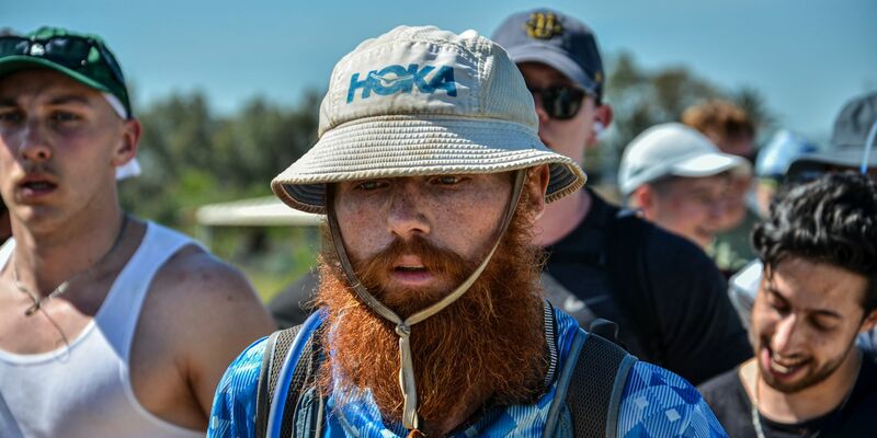 Der britische Läufer Russ Cook auf den letzten 40 Meilen seines Projekt Afrika. - Foto: Hasan Mrad/IMAGESLIVE via ZUMA Press Wire/dpa