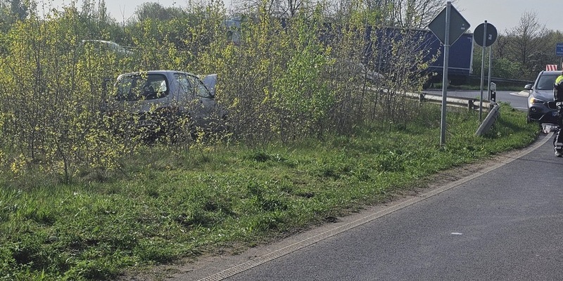 FW Grevenbroich: Zwei Verletzte bei Verkehrsunfall auf Landstraße 116 - Foto: presseportal.de