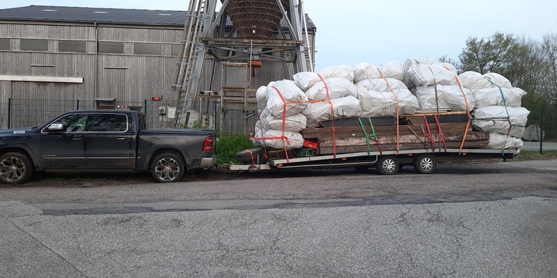 POL-RZ: Anhänger überladen - Foto: presseportal.de