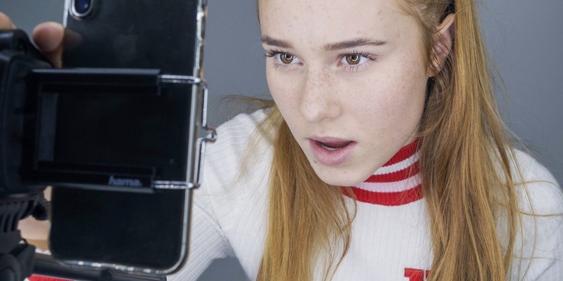 Alle paar Minuten posten: 3sat zeigt den Schweizer Dokumentarfilm Girl Gang - Foto: presseportal.de