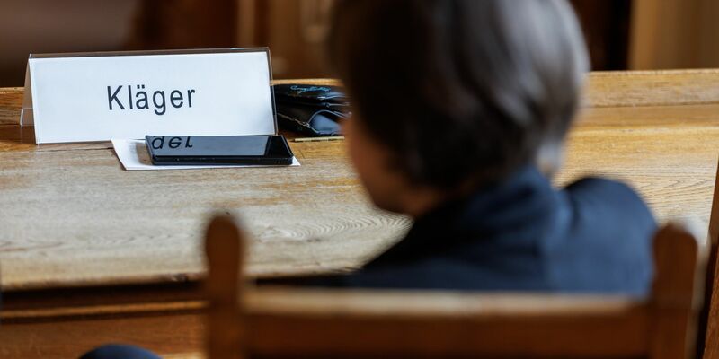 In einem Gerichtsverfahren gegen den Impfstoffhersteller Astrazeneca konnte die Klägerin einen ersten Teilerfolg erzielen. - Foto: Daniel Karmann/dpa
