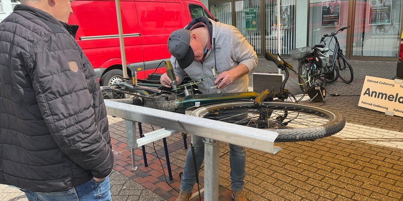 POL-WHV: Schützen Sie sich vor Diebstahl und nutzen Sie das kostenlose Angebot! Fahrradcodierung und Fahrradregistrierung auf dem Vareler Frühlingsfest - Foto: presseportal.de