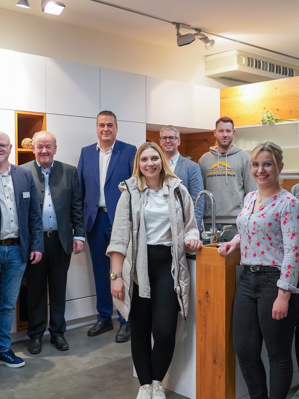 Echsenbach - HARTL HAUS und die Raiffeisenbank im Thayatal ...