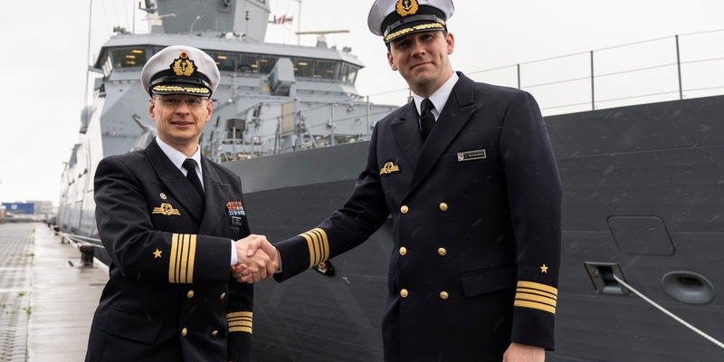 Wechsel an der Spitze der F125 Besatzung Charlie - Foto: presseportal.de