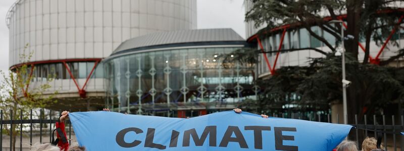 Der Fall der Klimaseniorinnen war die erste Klimaklage überhaupt, die vor der Großen Kammer des Europäischen Gerichtshofs für Menschrenrechte angehört wurde. - Foto: Jean-Francois Badias/AP/dpa