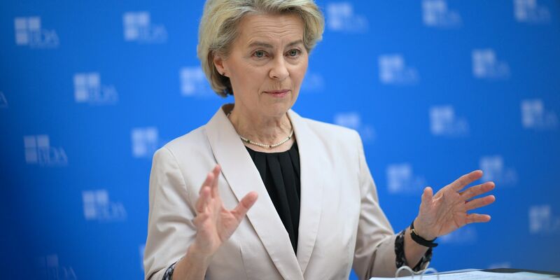 «Müssen schneller, digitaler, sauberer werden»: Ursula von der Leyen. - Foto: Britta Pedersen/dpa