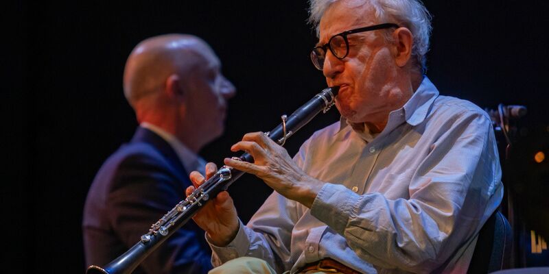 Woody Allen an der Klarinette 2023 beim  Barcelona Jazz Festival. - Foto: Kike Rincón/EUROPA PRESS/dpa