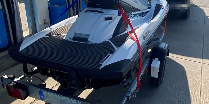 POL-MI: Diebstahl eines Anhängers mit Jetski - Foto: presseportal.de