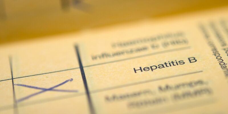 Die WHO registrierte bei den Hepatitis-Neuinfektionen einen leichten Rückgang. Dies deute darauf hin, dass Impfkampagnen und andere Vorbeugungsmaßnahmen Wirkung zeigen. - Foto: Daniel Naupold/dpa