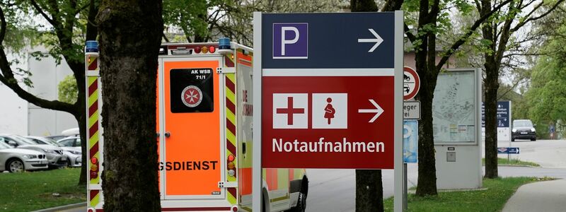 Auf dem Gelände des Inn-Salzach-Klinikums Gabersee in Wasserburg am Inn ist ein Arzt getötet worden. - Foto: Uwe Lein/dpa