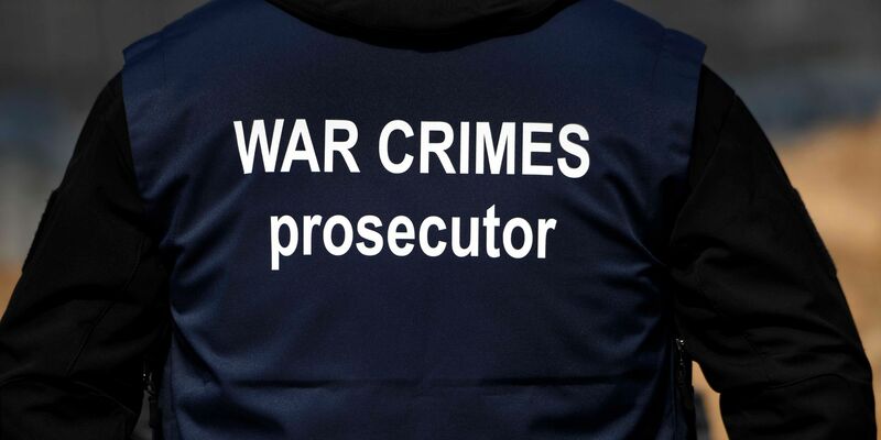 «War Crimes Prosecutor» («Ankläger für Kriegsverbrechen»)
Ein Ermittler eines internationalen Forensik-Teams. - Foto: Carol Guzy/ZUMA/dpa