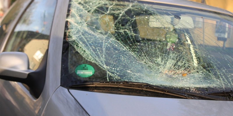 POL-GE: Mitarbeiter der Müllentsorgung bei Verkehrsunfall schwer verletzt - Foto: presseportal.de