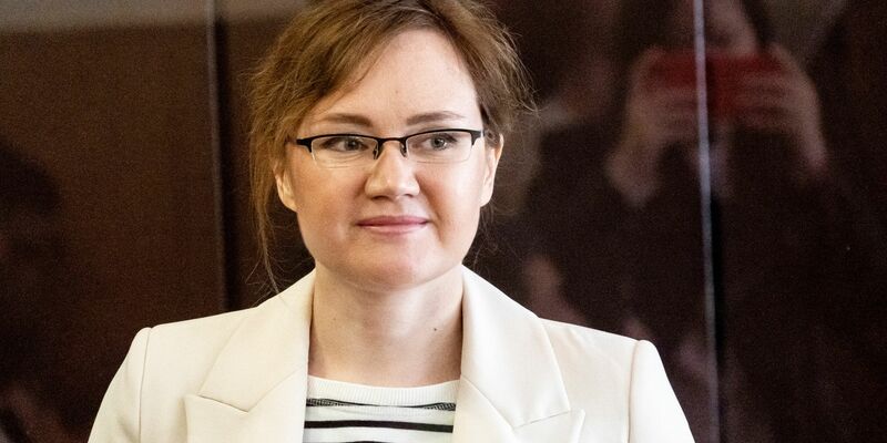 Lilia Tschanyschewa steht während einer Anhörung im Juni 2023 in einem Gerichtssaal des Kirowski Bezirksgerichts. - Foto: -/AP/dpa