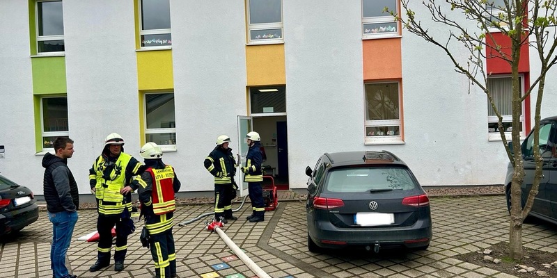 FW-OE: Gemeldeter Kellerbrand in Bilsteiner Grundschule - Foto: presseportal.de