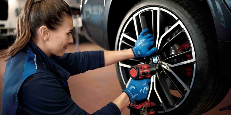 Zwei attraktive Optionen als Extra zum Leasingvertrag / Leasing Upgrades für mehr Komfort: BMW Financial Services bietet maßgeschneiderten Reifenservice - Foto: presseportal.de