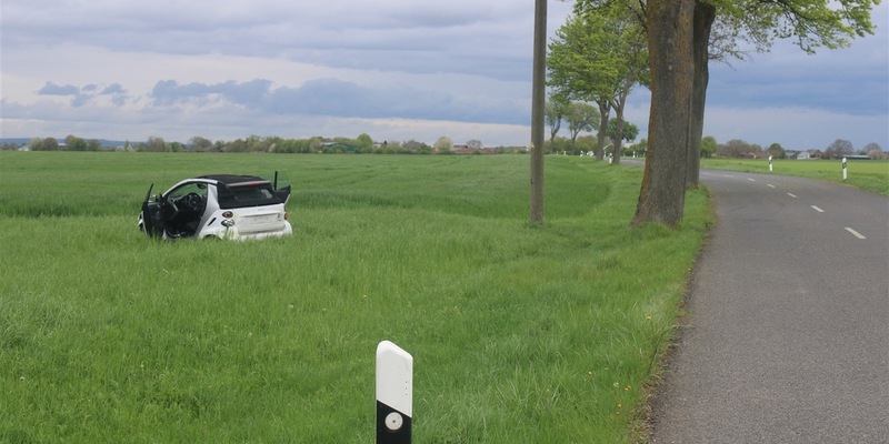 POL-DN: Im Feld überschlagen - Foto: presseportal.de