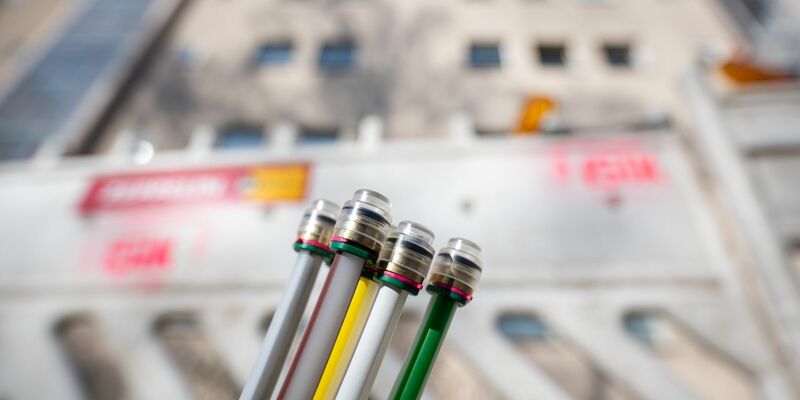 Nach Auskunft eines Behördensprechers liegen die Monatspreise je nach Rohrkategorie zwischen 30 und 89 Prozent unter den von der Telekom beantragten Entgelten. - Foto: Sebastian Gollnow/dpa