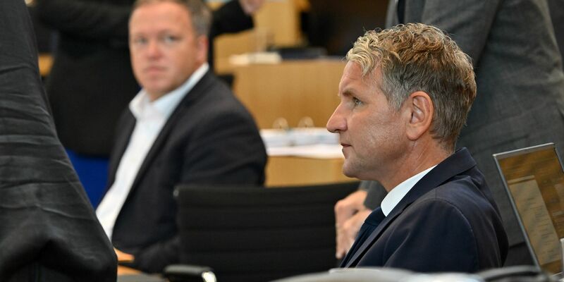 Mario Voigt (l) und Björn Höcke wollen im TV-Duell gegeneinander antreten. - Foto: Martin Schutt/dpa