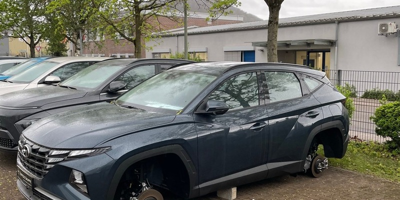 POL-PDKL: Acht Reifen und Felgen an Neuwagen entwendet - Foto: presseportal.de