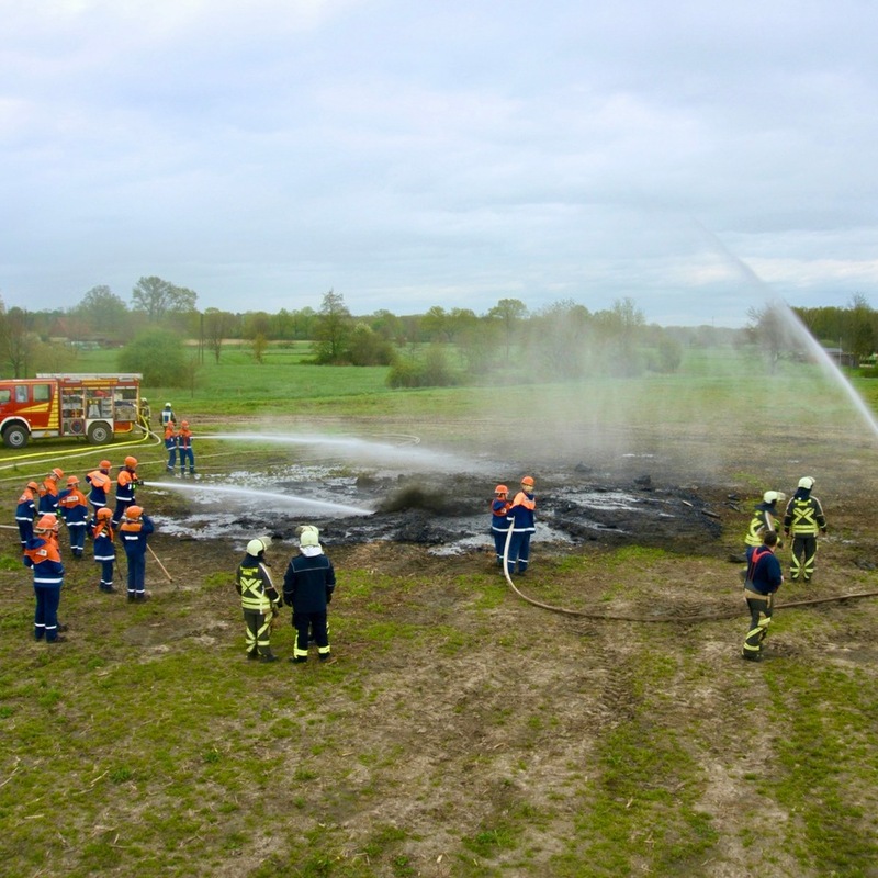 FW Hünxe: Unbekannte Geräusche - Feuerwehr rettet zwei Eichhörnchen - Foto: presseportal.de