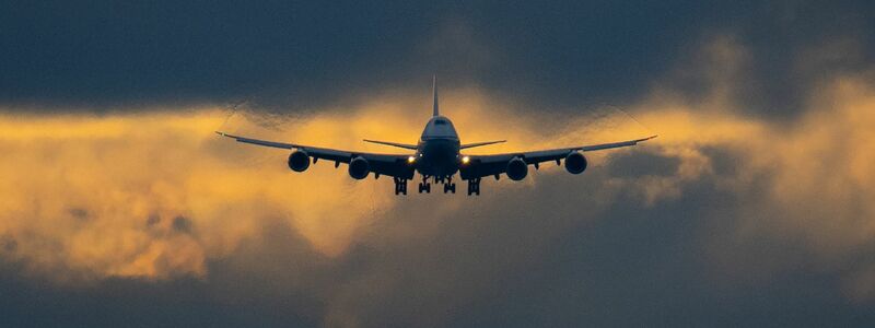 Für die Flugreisen von Politikern gibt es eine neue Regelung. - Foto: Boris Roessler/dpa