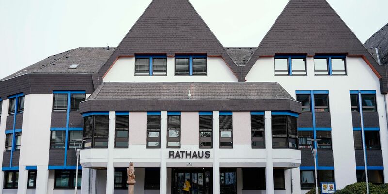 Als große Herausforderung sehen ehrenamtliche Bürgermeister vor allem das Umsetzen von Maßnahmen im Zuge der Energiewende. - Foto: Uwe Anspach/dpa